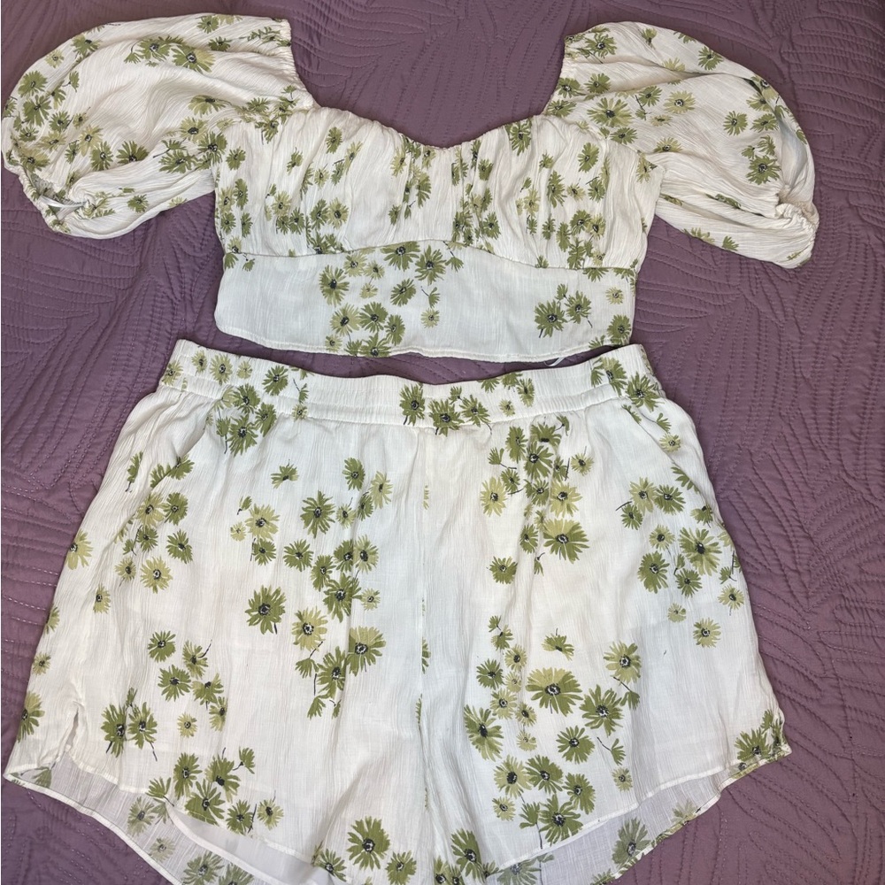 Abercrombie & Fitch White and Green Floral Set- shorts and top